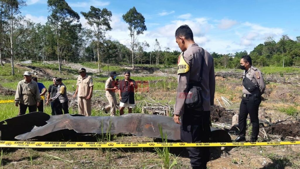 Objek Logam Ditemui Berhampiran Sempadan Sarawak-Kalimantan, Dipercayai Serpihan Roket