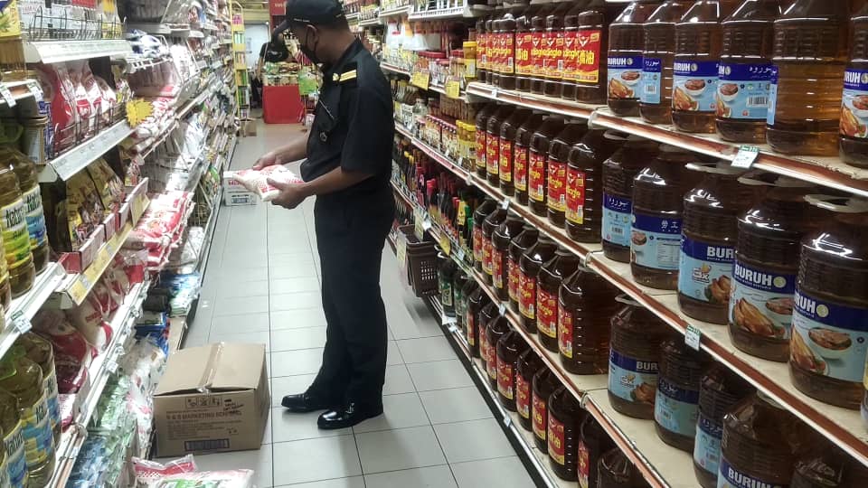 Menjual Harga Ayam Melebihi Harga Kawalan, 3 Premis Telah Dikompaun Atas 4 Kesalahan Berbeza