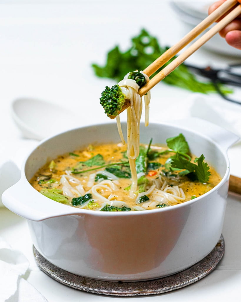 Disangka Sayur Kangkung, Keluarga Ini Termakan Kanabis Semasa Bercuti Di Thailand