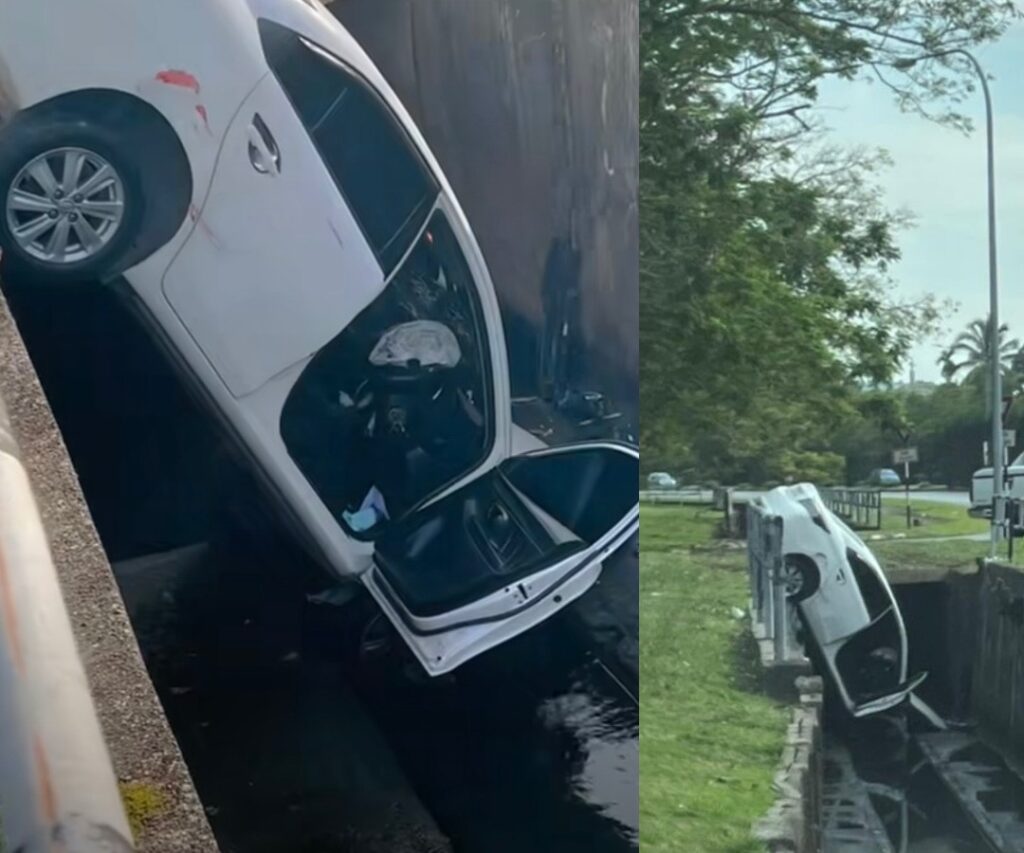 Kereta Terjunam Dalam Parit, 2 Lelaki Nyaris Maut Sempat Diselamatkan Bomba Di Bintulu