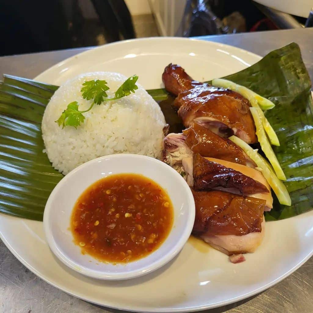 [NON-HALAL] Terkenal Dengan 'Smoked Pork' Mereka, Anda Harus Ke Kafe Casadosa Di Kuching