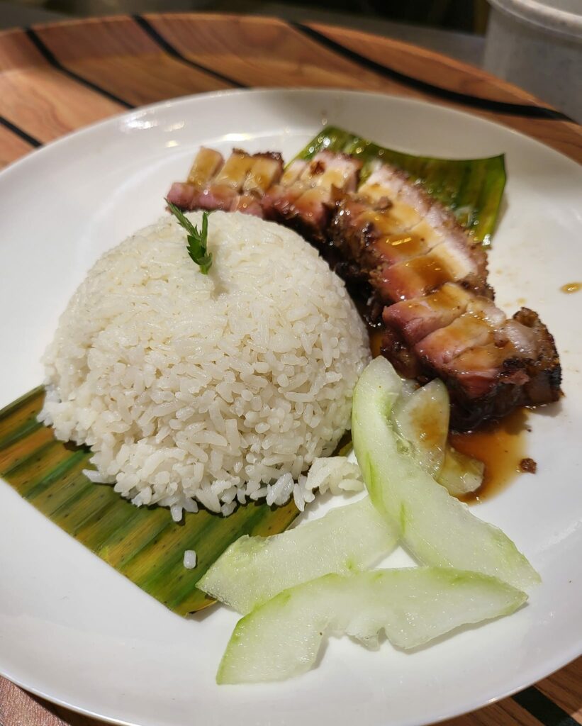 [NON-HALAL] Terkenal Dengan 'Smoked Pork' Mereka, Anda Harus Ke Kafe Casadosa Di Kuching