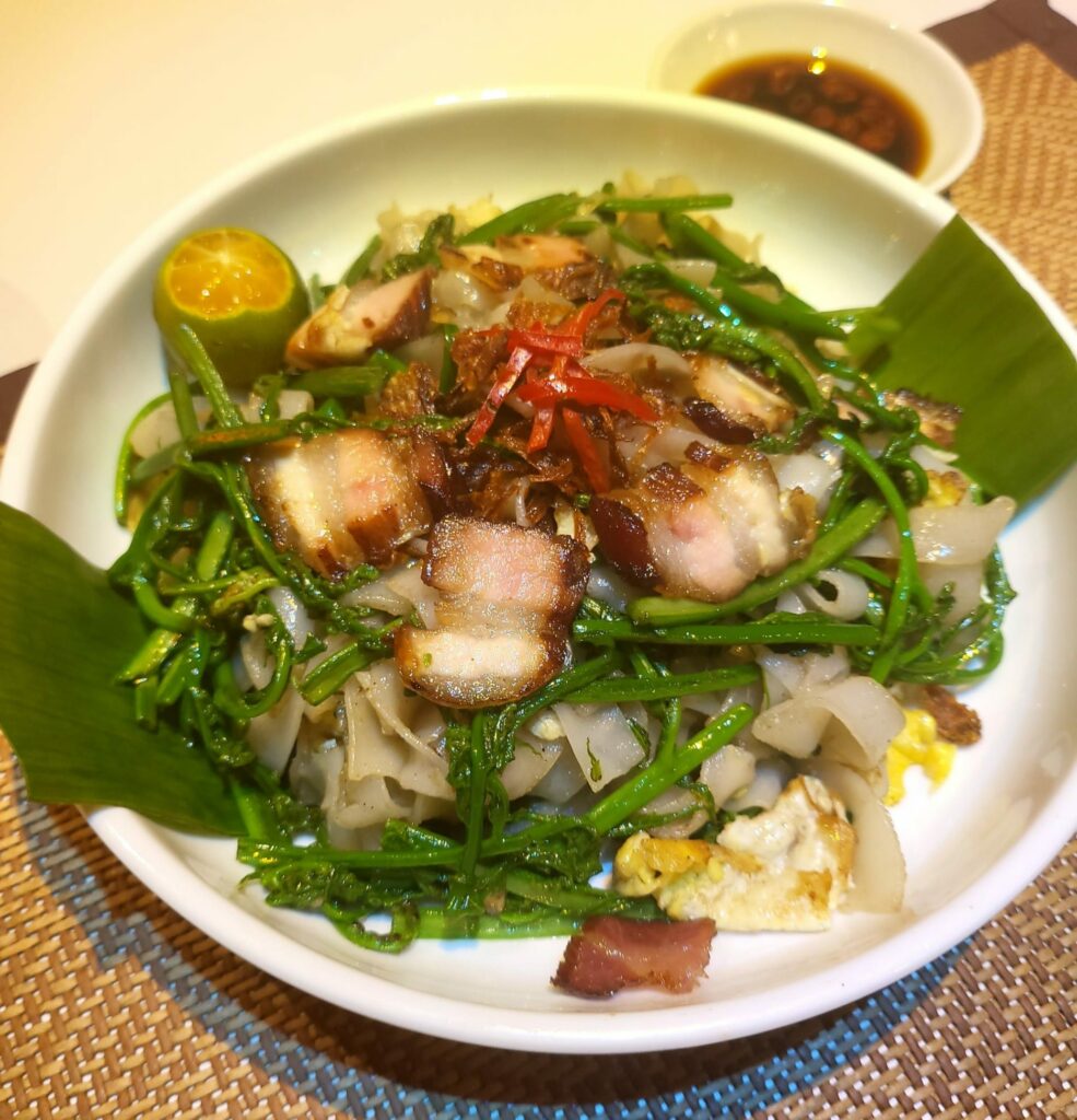 [NON-HALAL] Terkenal Dengan 'Smoked Pork' Mereka, Anda Harus Ke Kafe Casadosa Di Kuching