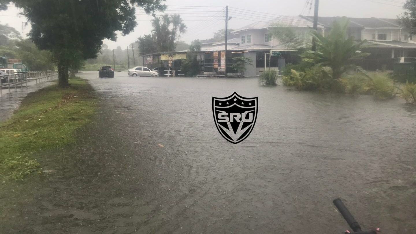 Kawasan Perumahan Matang Jaya Dilanda Banjir Kilat, Penduduk Luah Rasa Risau