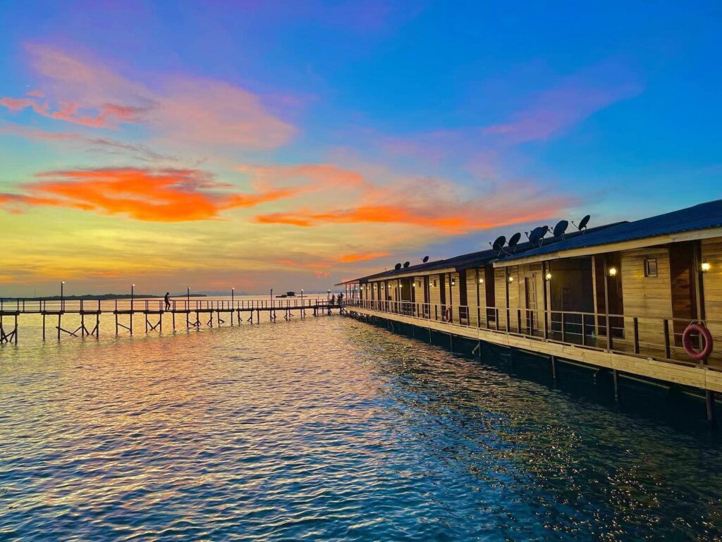 Hamparan Lautan Biru Semporna, Nikmati Percutian Villa Terapung Di Nusakuya Resort