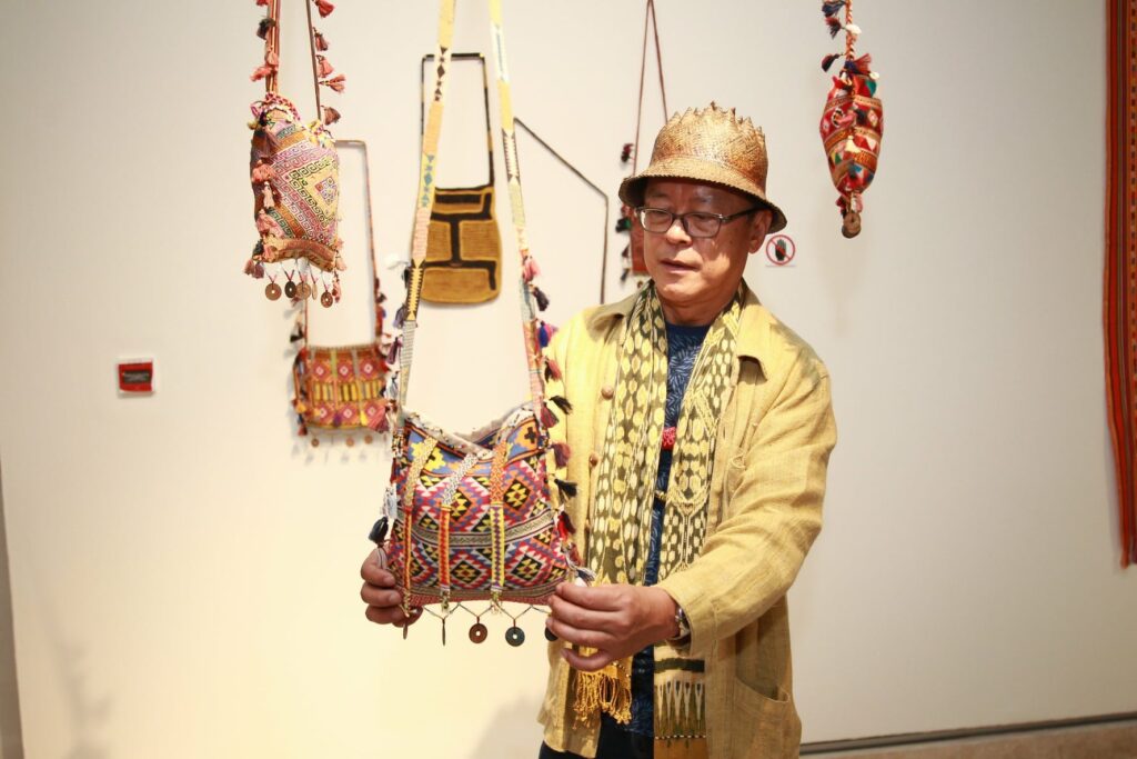 'Tekstil Iban' Bawa Tuah Edric Ong Tempa Nama Sehingga Ke London Fashion Week