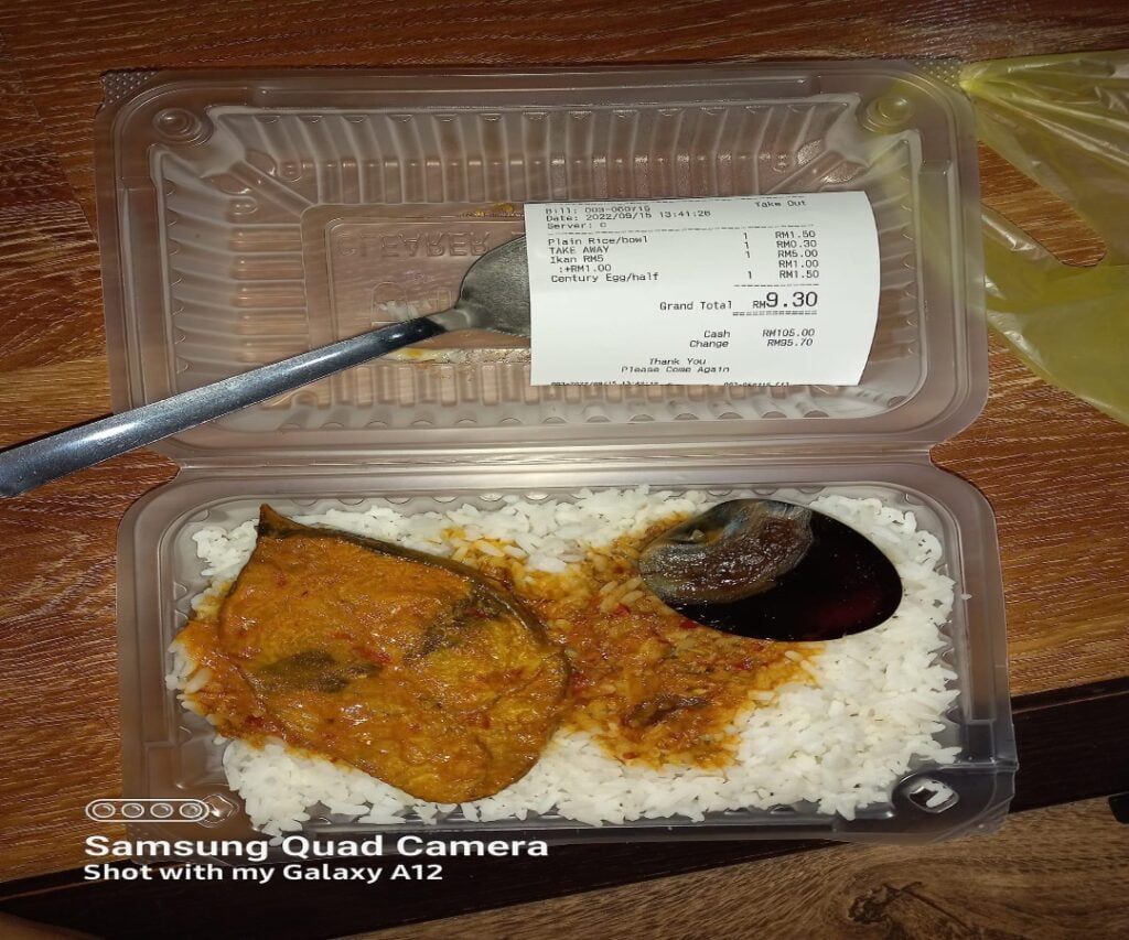 Tular Jolokan ’Nasi Kayangan’, Kongsian Wanita Ini Undang Kecaman Netizen Di Kuching