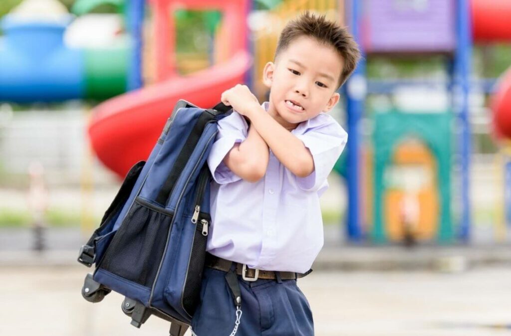 KPM Bakal Pasang Lokar Hujung Bulan Ini Bagi Atasi Isu Beg Berat Murid Sekolah