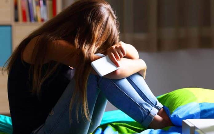 Demi Bayar Hutang, Wanita Ini 'Jual' Anak Perempuan Sendiri Sebagai Pelacur