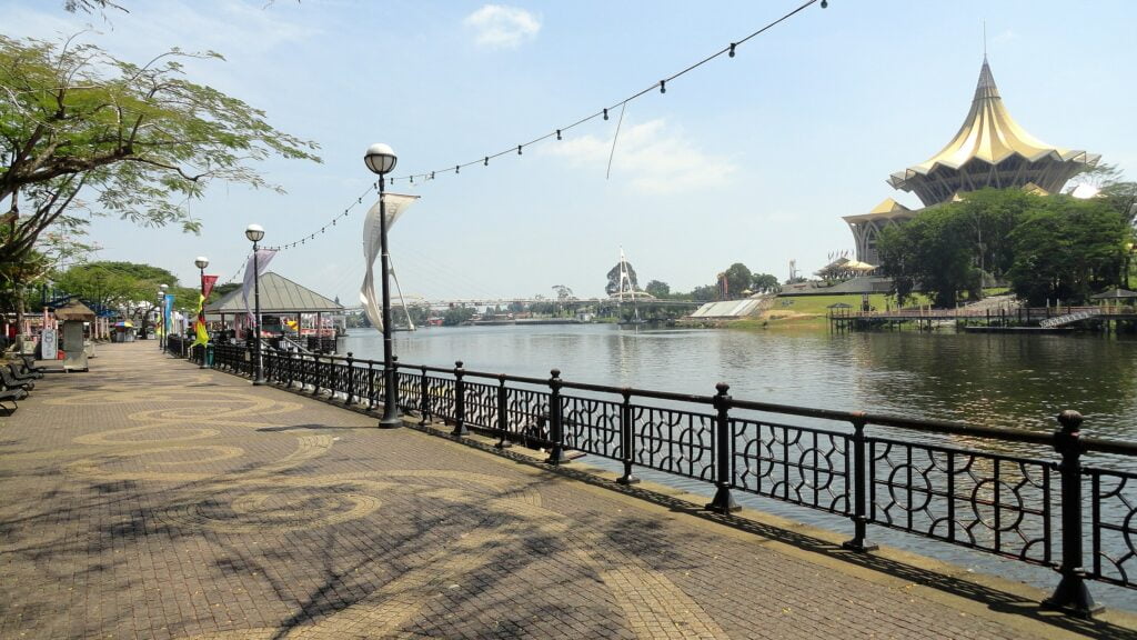 Kagum Lihat Pembangunan Di Sarawak, Lelaki Semenanjung Puji Kuching Bandar Paling Bersih