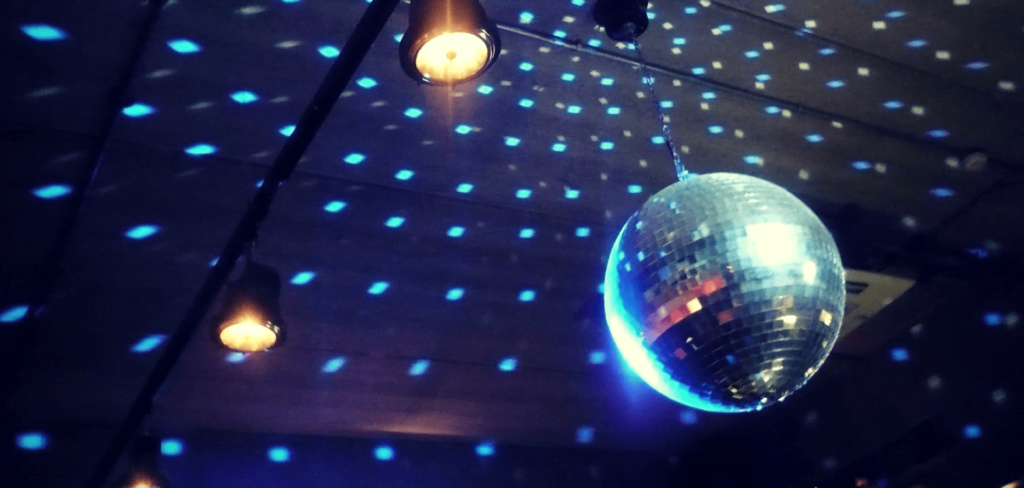 Penggemar Disko 70-an Dan 80-an? 'Stayin' Alive' Bertema Disko Akan Diadakan 24 September Ini