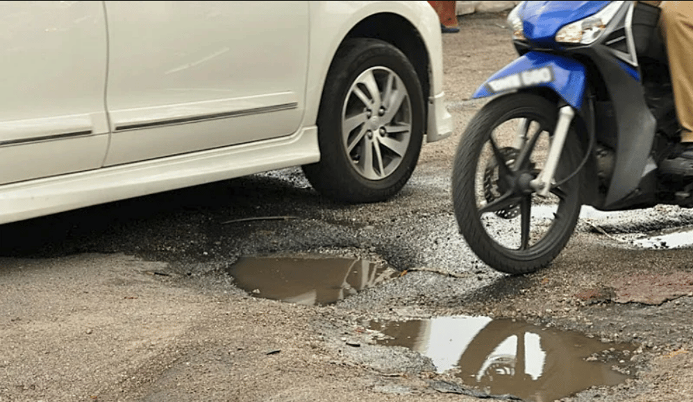 Kereta Rosak Akibat Jalan Berlubang, Lelaki Ini Menang Kes Saman Terhadap Majlis Perbandaran