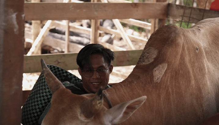 Tak Perlu Merantau, Pemuda Debak Ini Buktikan Kerja Sebagai Penternak Lembu Boleh Berjaya