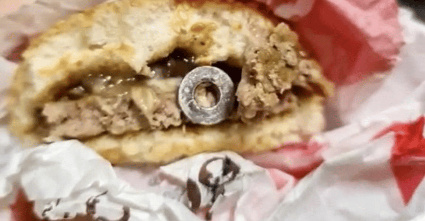 Extra 'Zat Besi', Netizen Jumpa Skru Dalam Burger Kedai Makanan Segera Di Sabah