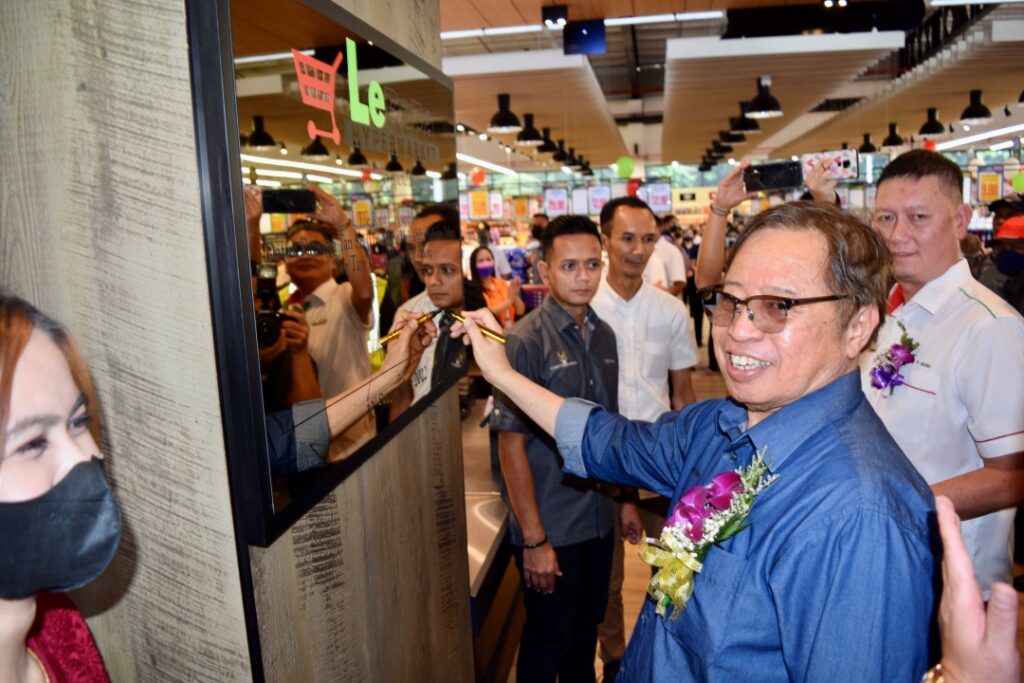 Berita Baik Buat Warga Sri Aman, Lepapa Hypermarket Dan Roxy Hotel Kini Dibuka Secara Rasmi.
