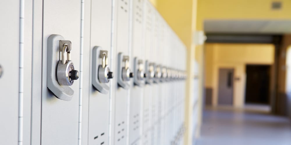 KPM Bakal Pasang Lokar Hujung Bulan Ini Bagi Atasi Isu Beg Berat Murid Sekolah