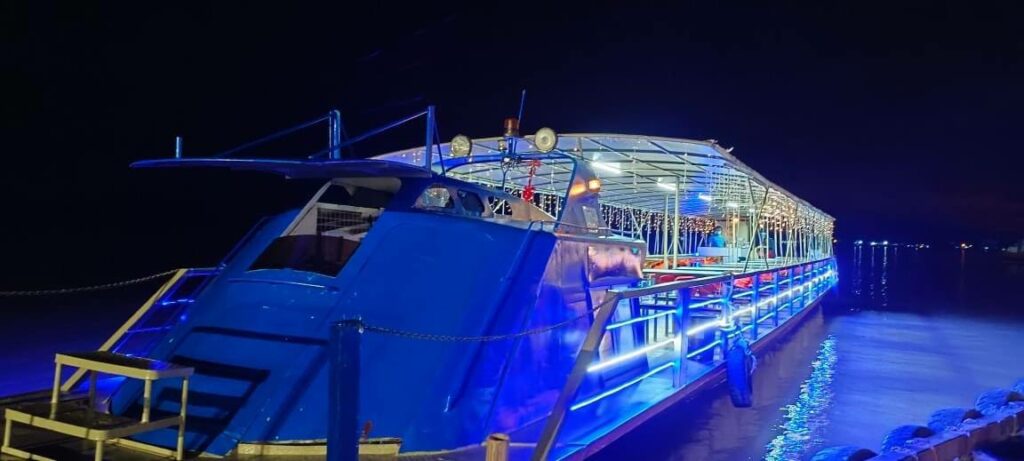 Lepak Atas Cruise Sambil Nikmati  'Sunset' Dan 'Nightlife View' Di Sibu