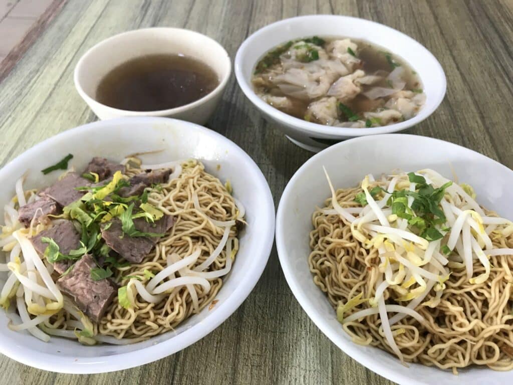 Kegemaran Penduduk Tempatan, Ketahui 6 Kedai Mi Kolok Lokal Terbaik Di Kuching