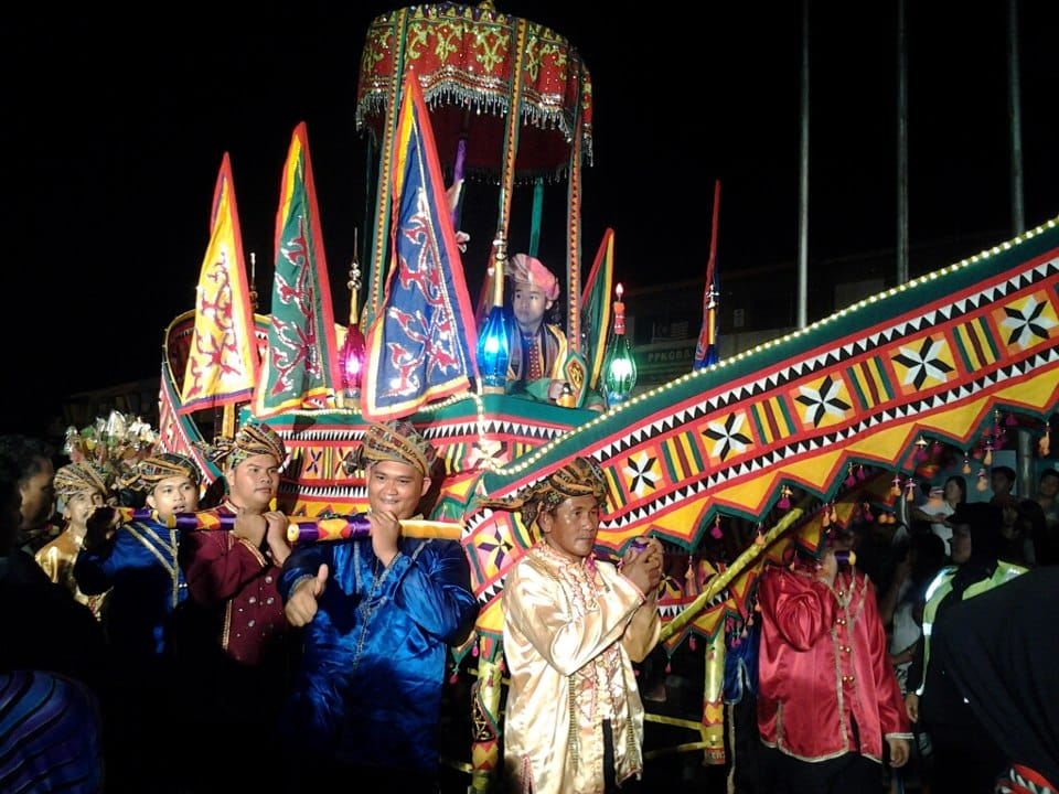 Kenali Amalan Perarakan Usungan Tradisi Unik Masyarakat Pesisir Sarawak