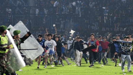 Polis Dan Tentera Berdepan Tindakan Tegas Ekoran Insiden Rusuhan Bola Sepak Indonesia