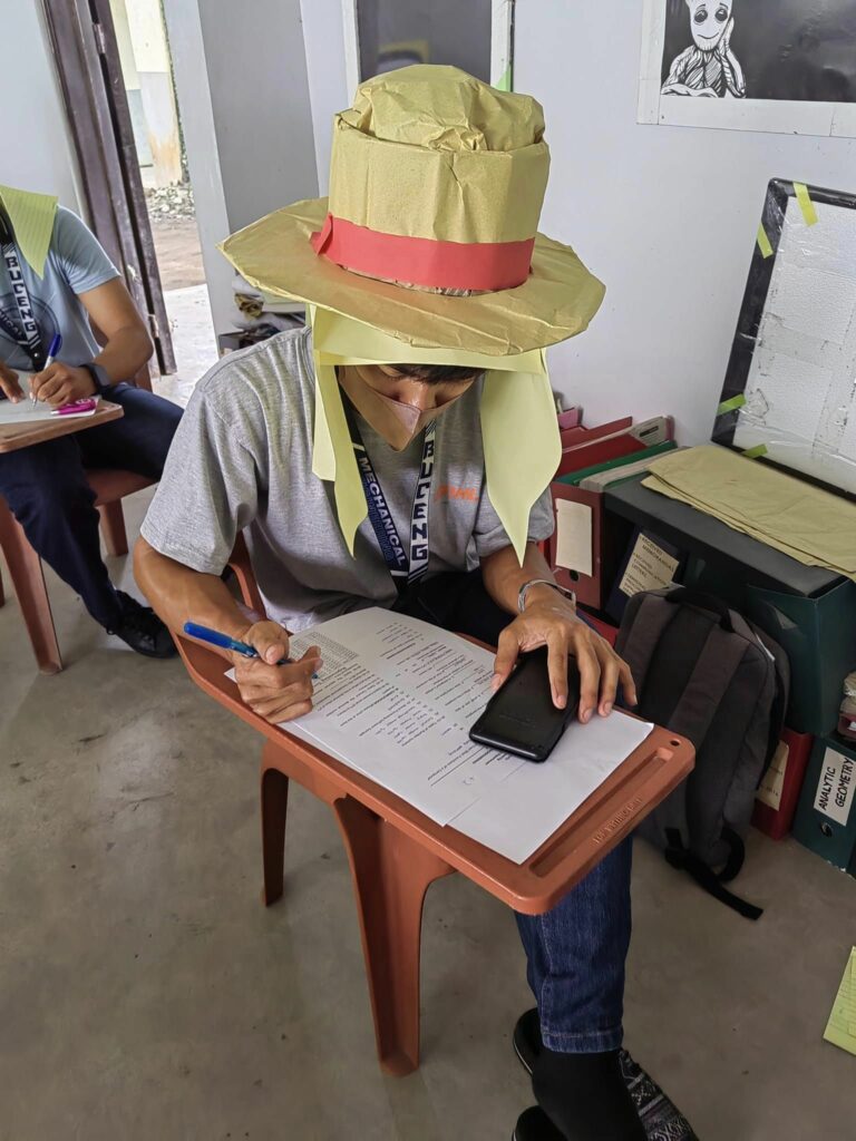 Guna Semasa Exam, Pelajar Dari Universiti Ini Tular Guna Topi 'Anti Menipu'