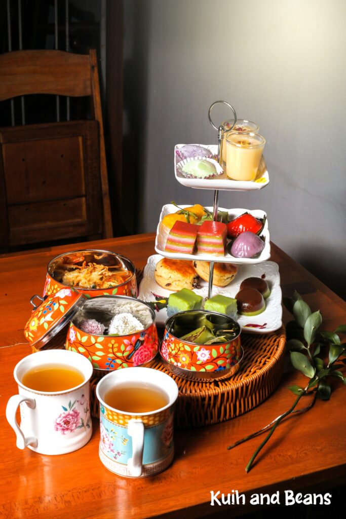 Nikmati Gabungan Kopi Beraroma Bersama Kuih Nyonya Di 'Kuih And Beans' Padungan