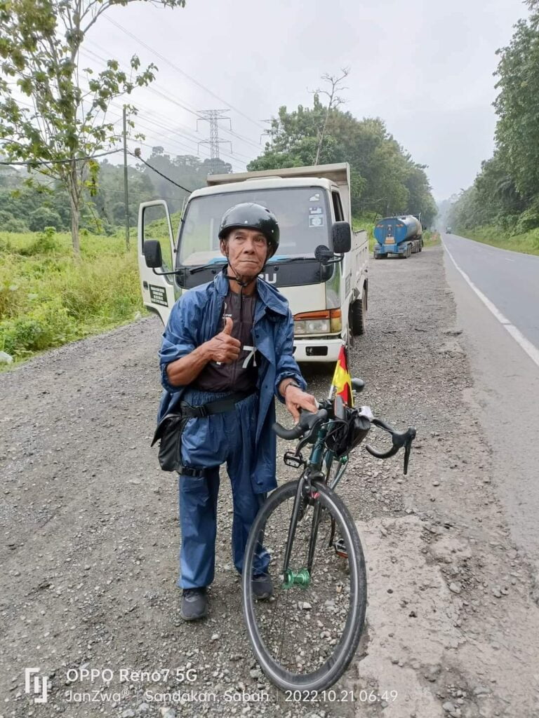 Dari Bintulu Ke Tawau, Warga Emas Kayuh Basikal Sejauh 900 KM Gagahkan Misi Solo