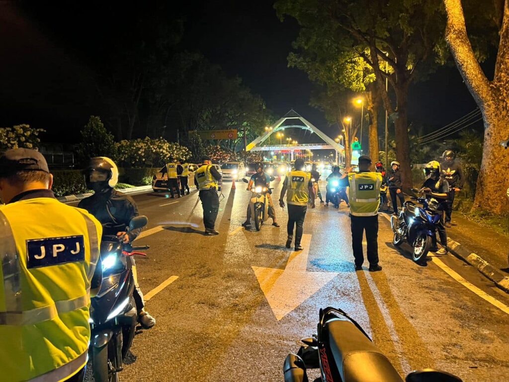 Pasang Lampu Tinggi Secara Haram, JPJ Keluarkan 16 Saman Di Kuching Dan Miri