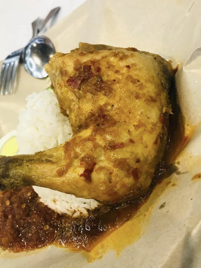 Pelanggan Kecewa Beli Nasi Lemak 'Indah Gambar Dari Rasa' Di Medan Selera Kuching