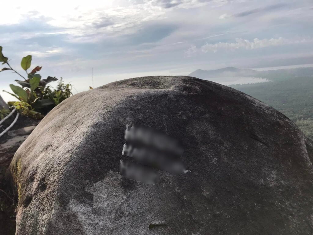 Rosakkan Alam Semula Jadi, Netizen Sedih Bukit Batu Selabat Dicemari Vandalisme