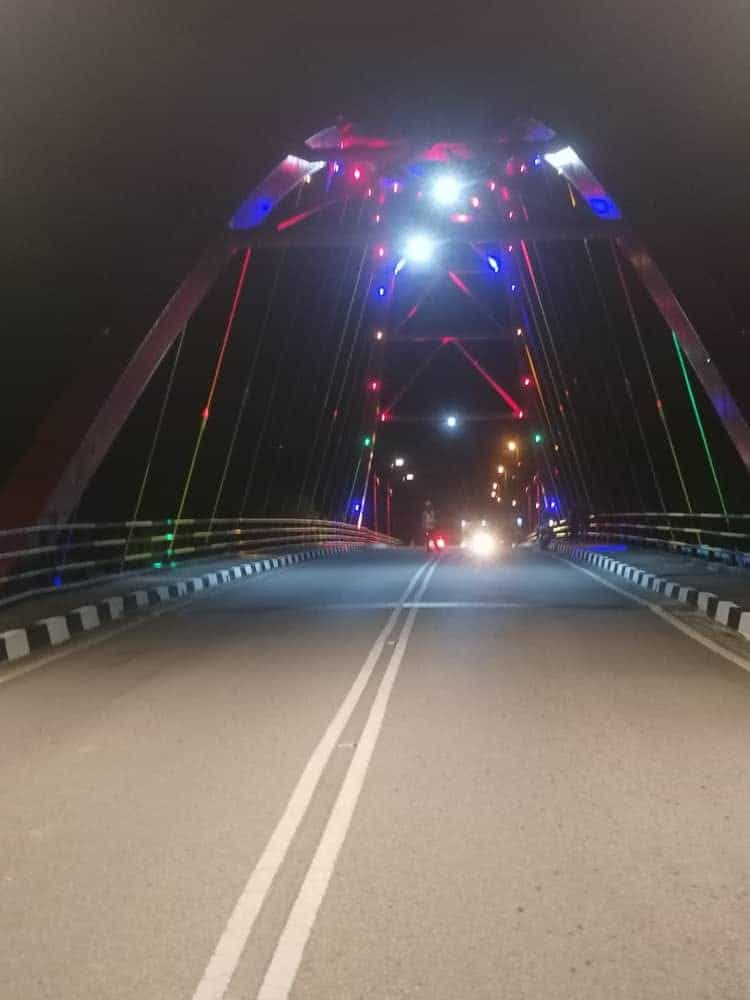 Tarikan Terbaharu Di Jambatan Merah Bintangor, Kini Dihiasi Dengan Warna Warni Lampu LED