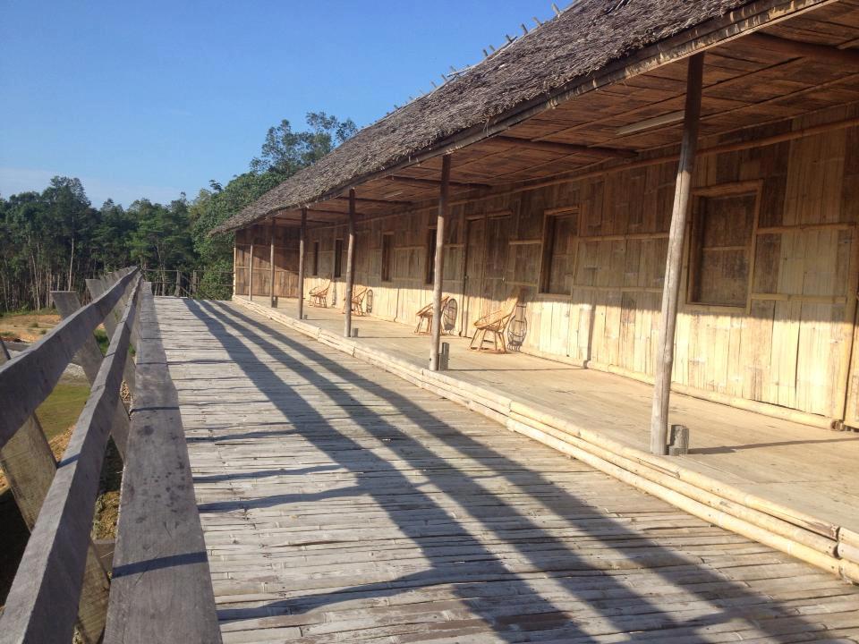 Tidak Jauh Dari Kuching, Borneo Tribal Village Ini Tawar Penginapan Tenang Untuk Anda