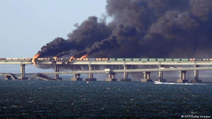 Mengapa Jambatan Kerch Penting Untuk Rusia Dan Ukraine?