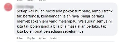 Kereta Dihempap Pokok Di Jalan Kidurong Akibat Hujan Lebat