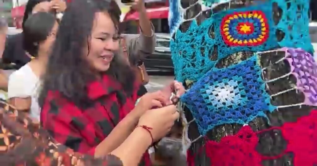 Jalan Di Kuching Bakal Berseri Dengan Seni Hasil Kait ‘Yarn Bombing’