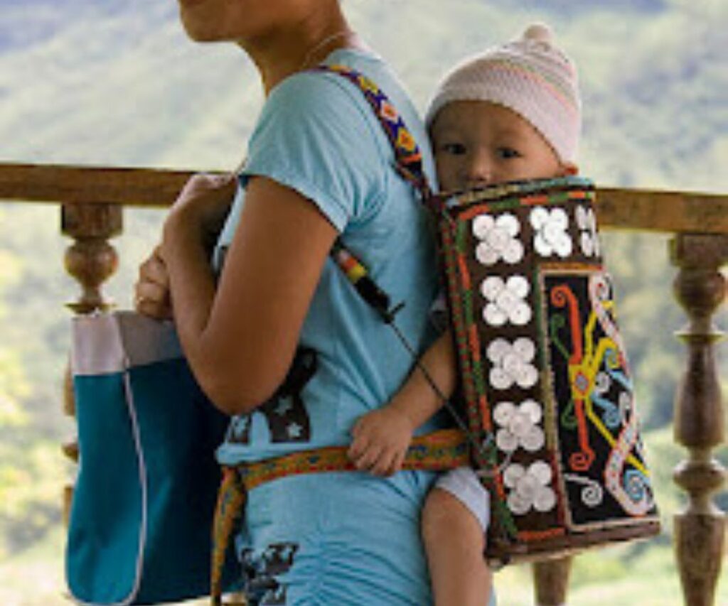 Kenali Bak, 'Baby Carrier' Masyarakat Kenyah Yang Unik Dan 'Rare' Di Sarawak