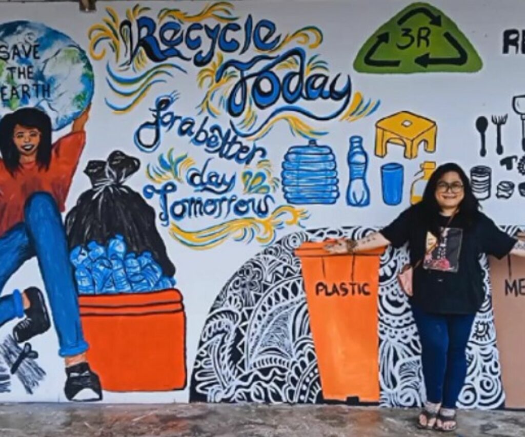 Mural Hasil Tangan Pelukis Bidayuh-Iban Ini Serikan Pusat Kitar Semula Di Sekitar Kuching
