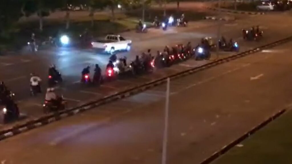 Buat Bising, Bahaya, Aksi Mat Rempit Di Bintulu Ini Ganggu Ketenteraman Awam