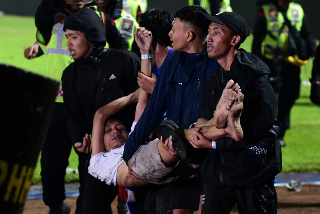 Polis Dan Tentera Berdepan Tindakan Tegas Ekoran Insiden Rusuhan Bola Sepak Indonesia