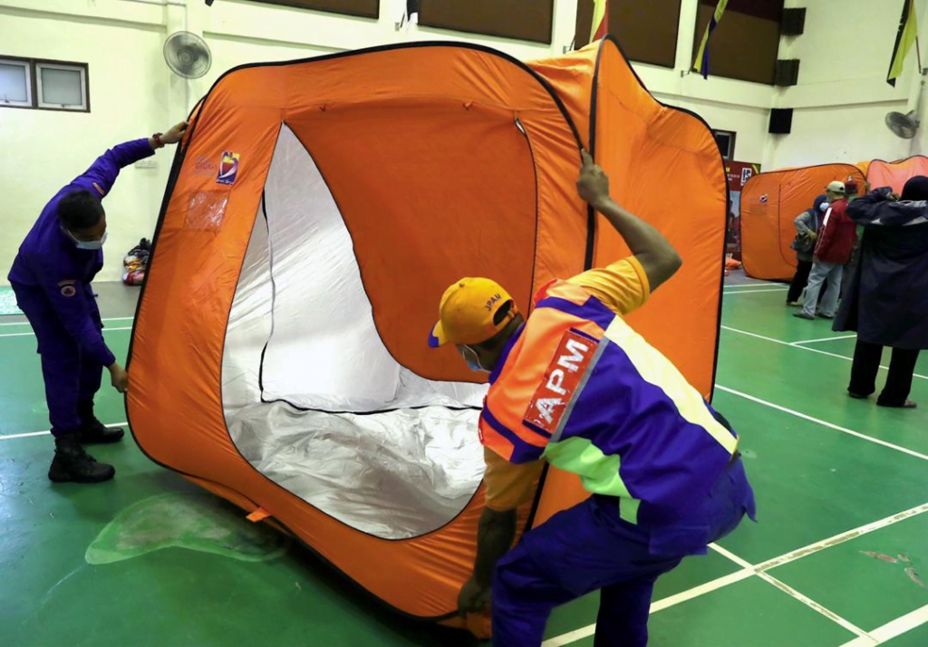 Fasa Peralihan Monsun Bermula 3 Oktober Ini, Polis Sarawak Siap Sedia Hadapi Banjir Kilat