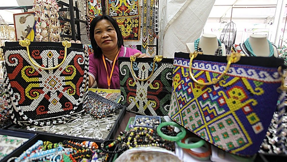 Simbol Kekayaan Zaman Dahulu, Ketahui Keunikan Kraftangan Manik Etnik Peribumi Di Sarawak