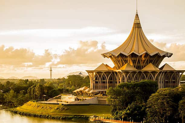 Mempunyai Makna Tersendiri, Kenali Keunikan Mercu Tanda Setiap Bandar Di Sarawak