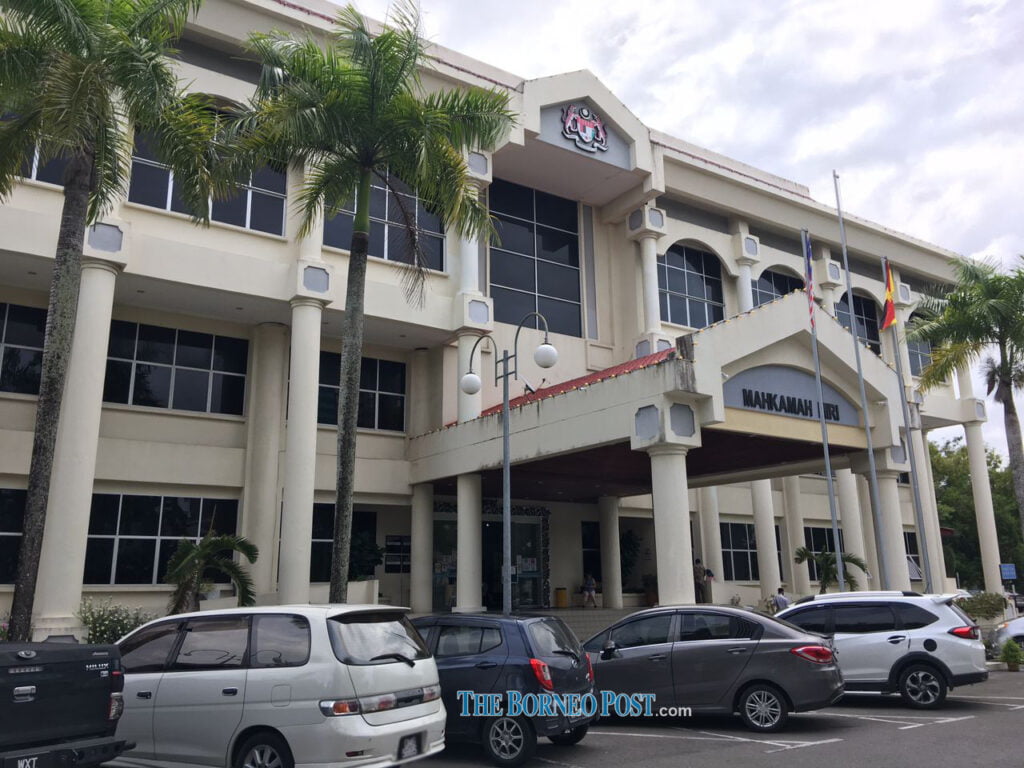 Lakukan Kekerasan Ke Atas Pegawai Polis, Lelaki Dari Miri Ini Dipenjara 6 Bulan