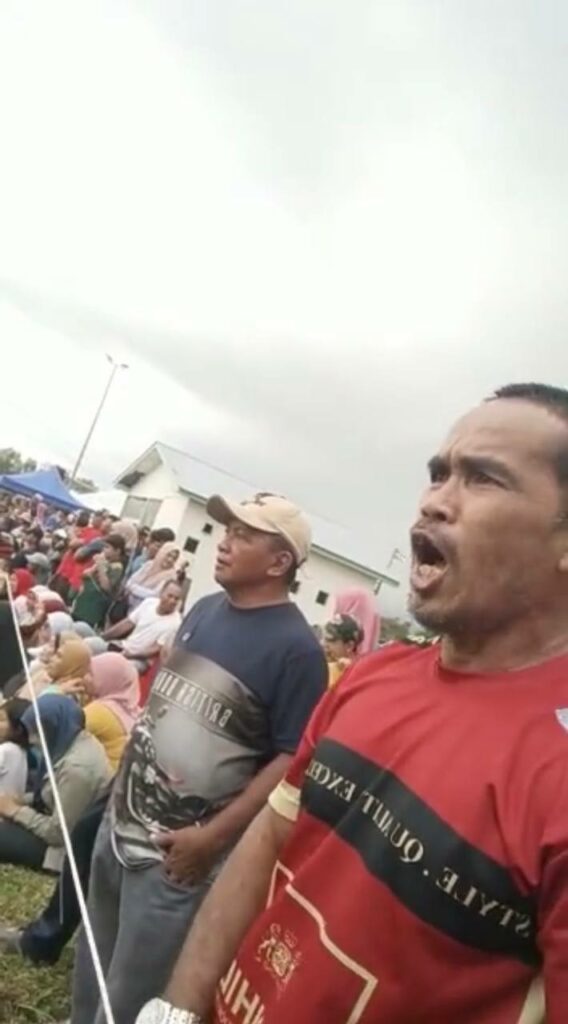 Beri Sorakan Guna Loghat Kabong, Gelagat Penyokong Bola Sepak Wanita Ini Cuit Hati Netizen