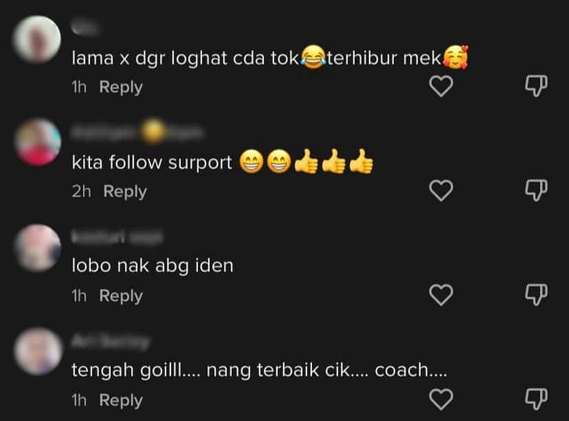 Beri Sorakan Guna Loghat Kabong, Gelagat Penyokong Bola Sepak Wanita Ini Cuit Hati Netizen