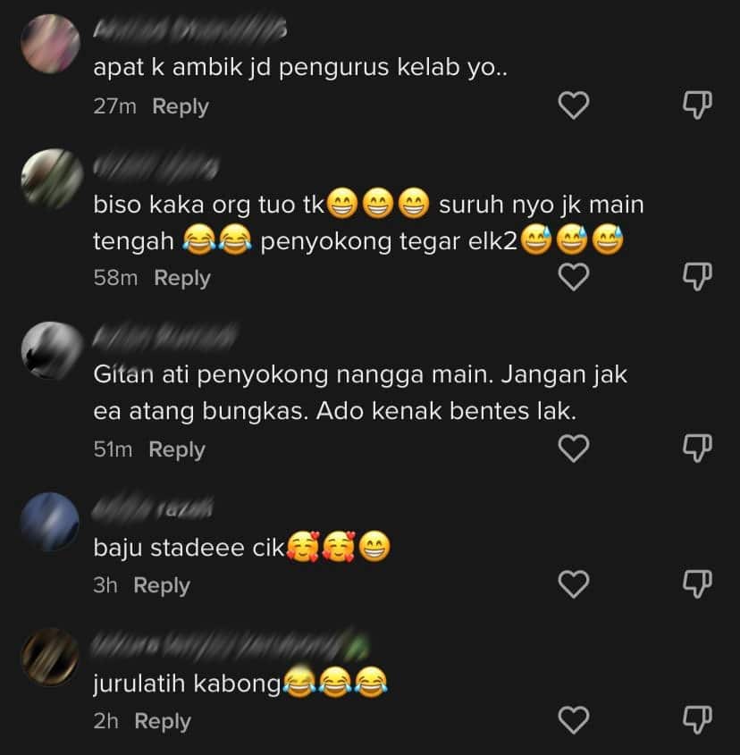 Beri Sorakan Guna Loghat Kabong, Gelagat Penyokong Bola Sepak Wanita Ini Cuit Hati Netizen