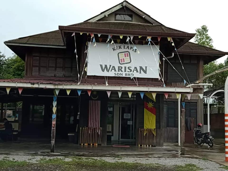 Kedai Kek Lapis Warisan Ini Jadi Syurga 'Shopping' Pelbagai Jenis Kek Lapis Di Kuching