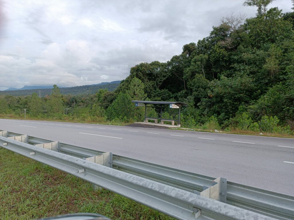 Pertikai Fungsi Perhentian Bas Di Jalan Sri Aman-Kuching, Individu Ini Pula Dikecam Netizen