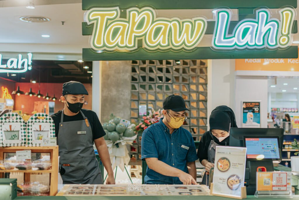 Berkonsepkan Kopitiam, Anda Wajib Cuba 'Kopi Padu' Dan 'Roti Kiap' Di Tapawlah Plaza Merdeka
