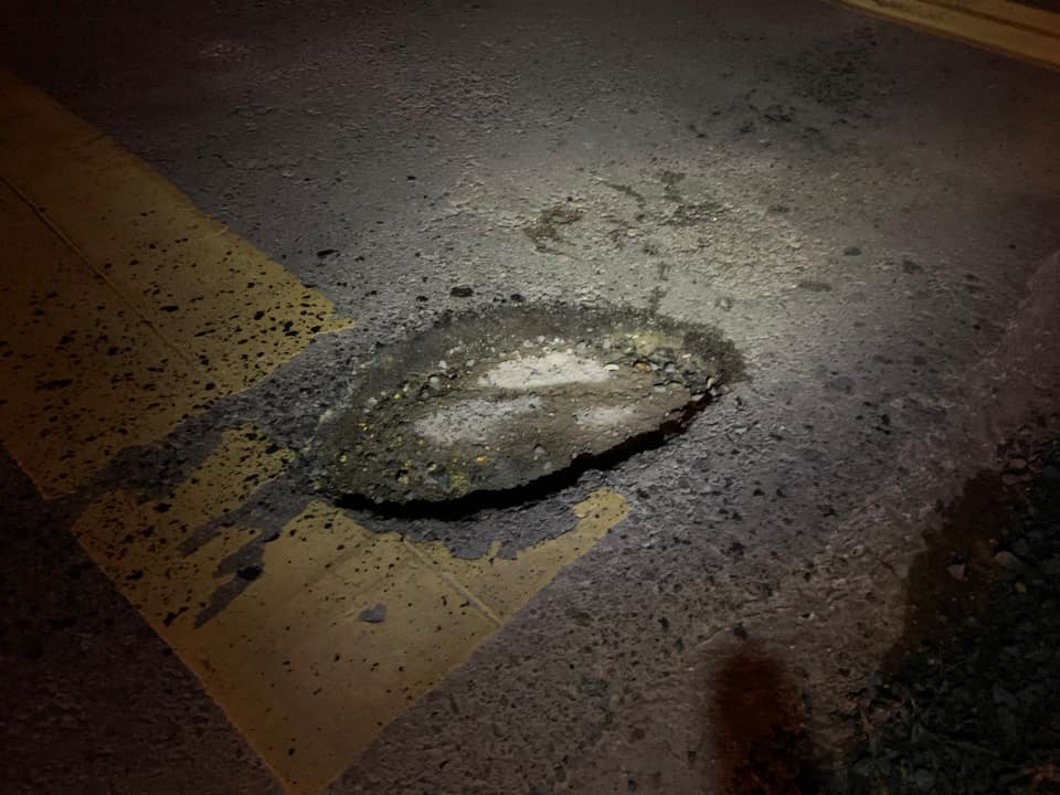 'Habis Rosak Rim', Netizen Mengadu Jalan Berlubang Di Jalan Demak Petra Jaya Undang Bahaya